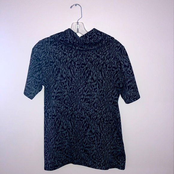 Reitmans Grey Leopard Print Top - Picture 3 of 5